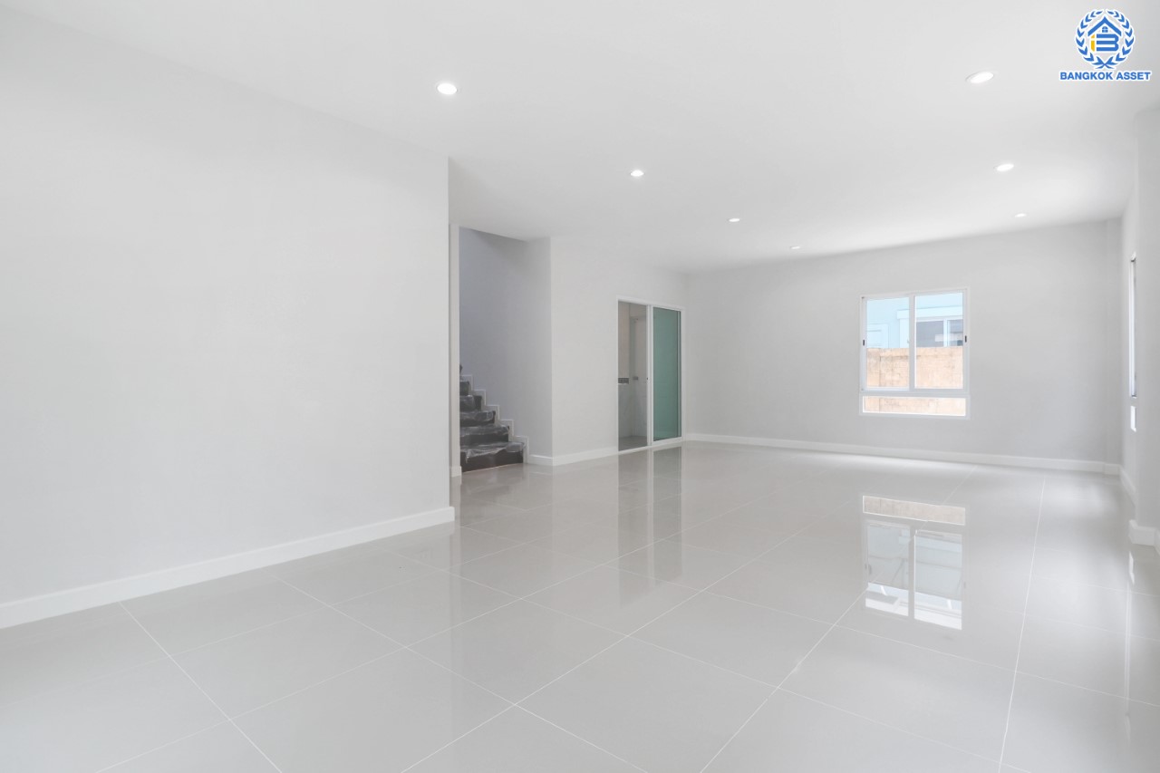 บ้านมือสองตกแต่งใหม่ สไตล์โมเดิร์น ม.สกาย ดอนเมือง-สรงประภา หลังใหญ่ เนื้อที่ 52 ตร.ว. ฟังก์ชัน 3 ห้องนอน 3 ห้องน้ำ 2 ที่จอดรถ บนทำเลดีที่สุด! เข้า-ออกได้ทั้งถ.แจ้งวัฒนะ และสรงประภา ใกล้สนามบินดอนเมือง, ทางด่วนศรีสมาน และรถไฟฟ้าสายสีแดง (สายอนาคต) "สถานีดอนเมือง"